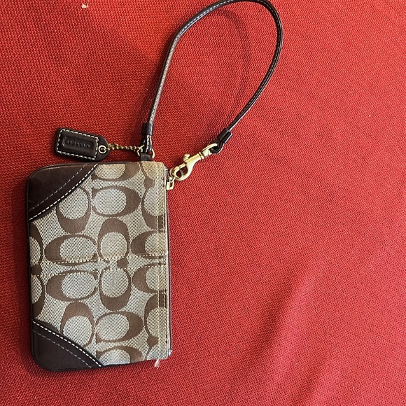 Coach Wristlet- classic monogram - Picture 5 of 5